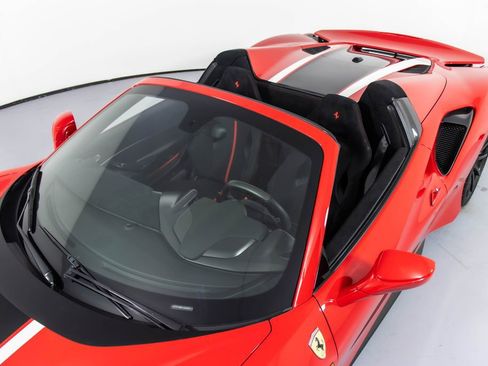 Certified 2020 Ferrari 488 Pista Spider image 33