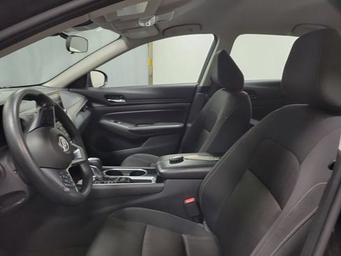 Used 2024 Nissan Altima 2.5 SV FWD image 15