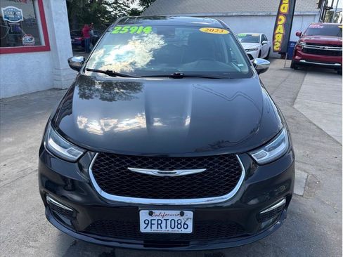 Used 2023 Chrysler Pacifica Limited FWD image 24