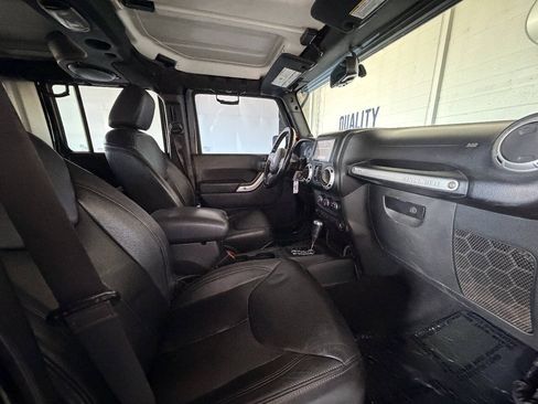 Used 2014 Jeep Wrangler Unlimited Sahara AWD/4WD image 21
