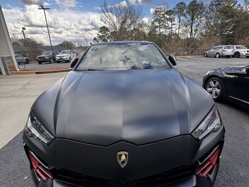 Used 2020 Lamborghini Urus image 2