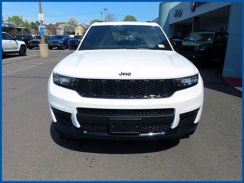 Used 2023 Jeep Grand Cherokee L Laredo AWD/4WD image 2