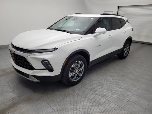 Used 2024 Chevrolet Blazer LT w/ Convenience Package FWD image 2