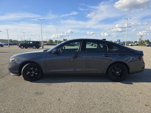Used 2025 Honda Accord SE image 10