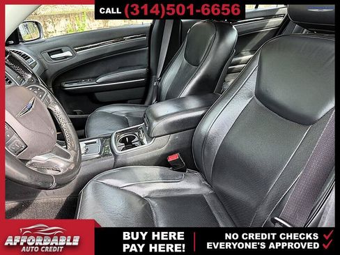 Used 2016 Chrysler 300 C RWD image 10