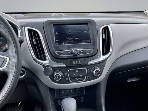 Used 2022 Chevrolet Equinox LS FWD image 9