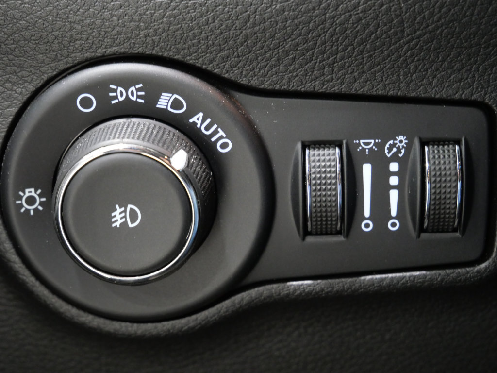 Used 2023 Jeep Compass Latitude AWD/4WD image 13