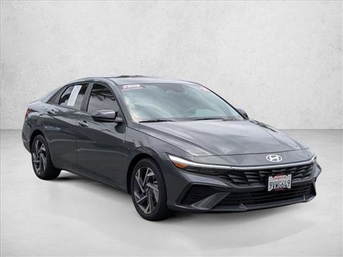 Used 2025 Hyundai Elantra Sport FWD image 3