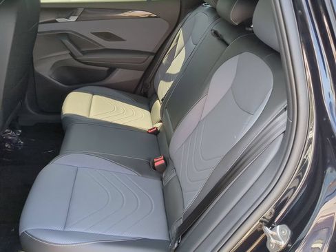 New 2026 Volkswagen Tiguan SE R-Line FWD image 17