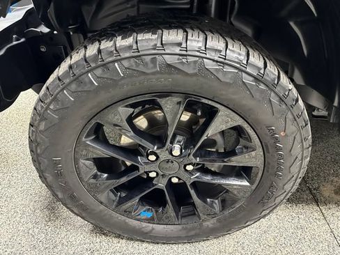 Used 2022 Jeep Wrangler Unlimited Sahara AWD/4WD image 4