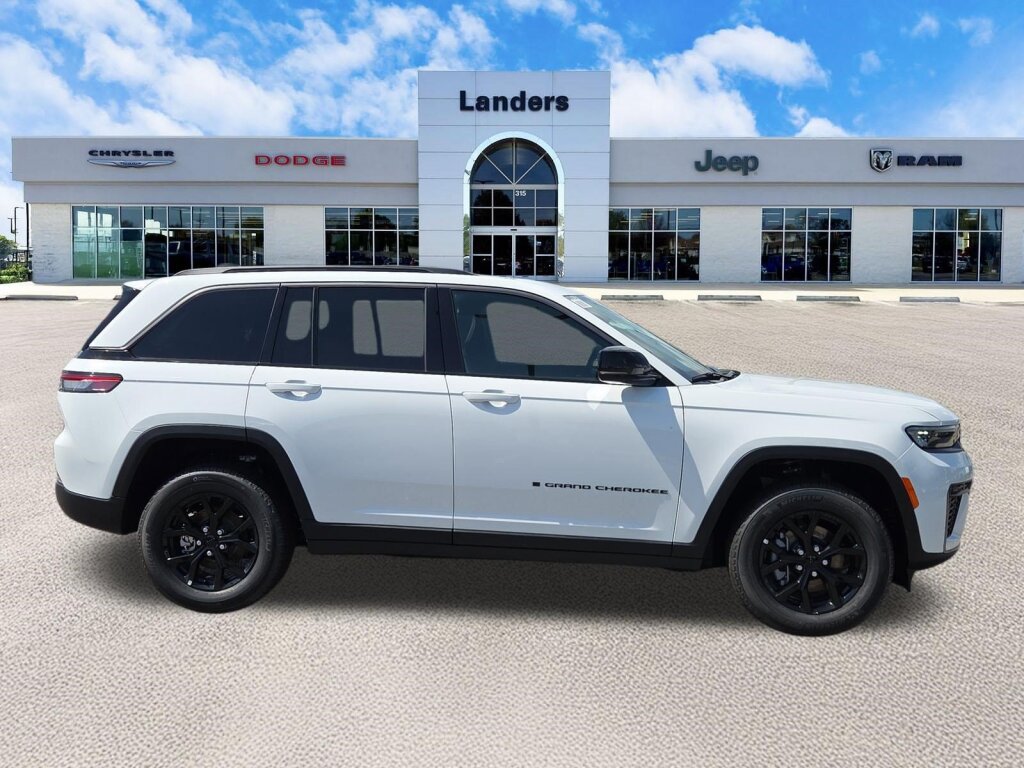 New 2026 Jeep Grand Cherokee Altitude RWD image 2