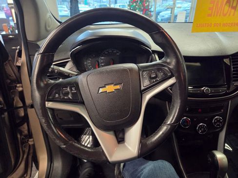 Used 2018 Chevrolet Trax LT w/ Sun & Sound Package image 23