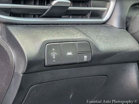 Used 2022 Hyundai Elantra SEL FWD image 25