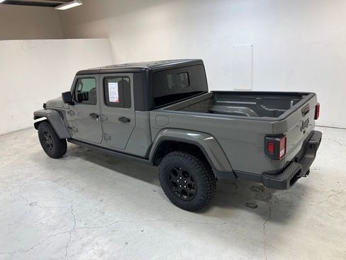 Used 2023 Jeep Gladiator Sport AWD/4WD image 5