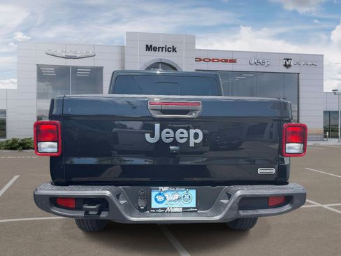 Used 2022 Jeep Gladiator Overland w/ Cold Weather Group AWD/4WD image 7