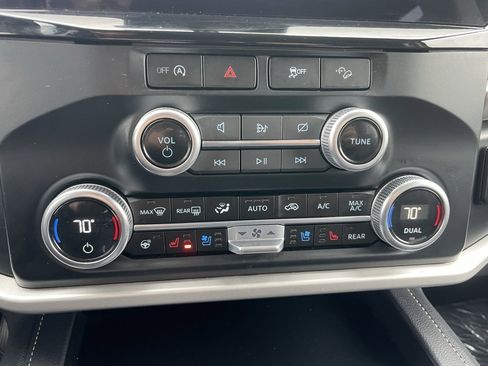 Used 2024 Ford Expedition XLT image 12