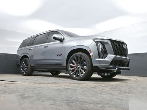 Used 2025 Cadillac Escalade V AWD/4WD image 58