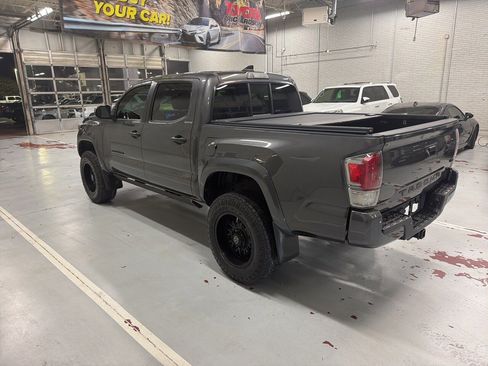 Used 2016 Toyota Tacoma Limited w/ Towing Package image 6