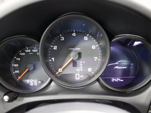 Used 2021 Porsche Macan image 31