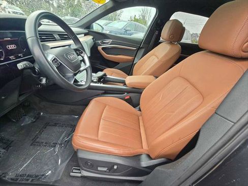 Used 2024 Audi Q8 e-tron Premium Plus w/ Premium Plus Package image 25