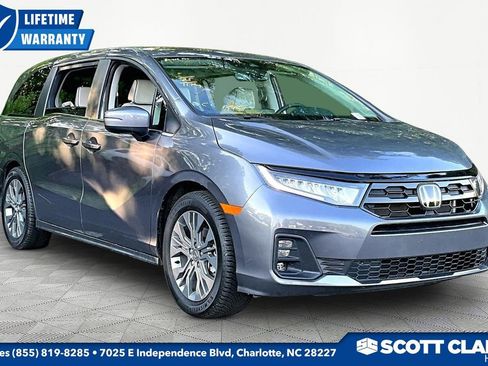 Used 2025 Honda Odyssey Touring image 1