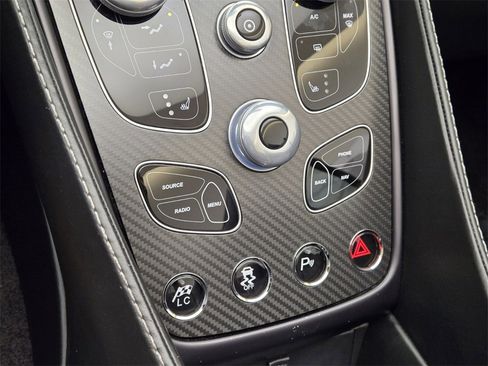 Used 2015 Aston Martin Vanquish Volante image 37