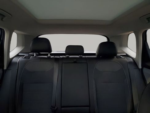 Used 2024 Volkswagen Taos SE w/ Panoramic Sunroof Package image 43