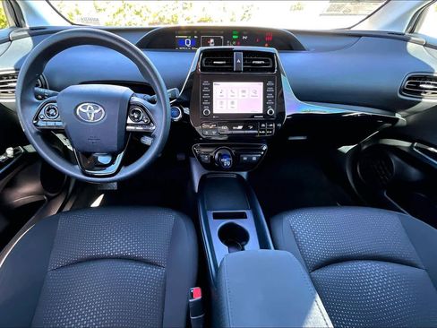 Used 2022 Toyota Prius LE image 14
