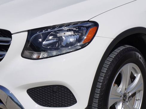 Used 2018 Mercedes-Benz GLC 300 image 2