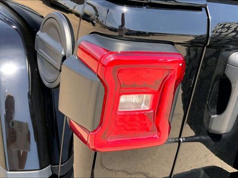 Used 2023 Jeep Wrangler Unlimited Rubicon 392 w/ Trailer Tow Package AWD/4WD image 38