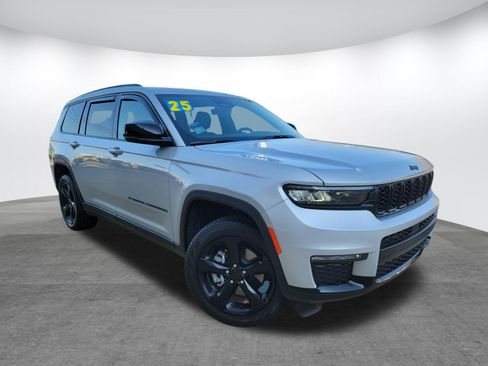 Used 2025 Jeep Grand Cherokee L Limited w/ Black Appearance Package RWD image 1