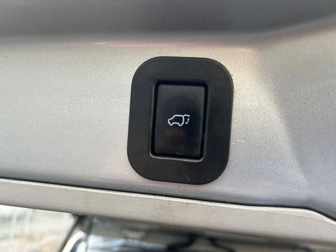 Used 2017 Toyota Sienna XLE image 18