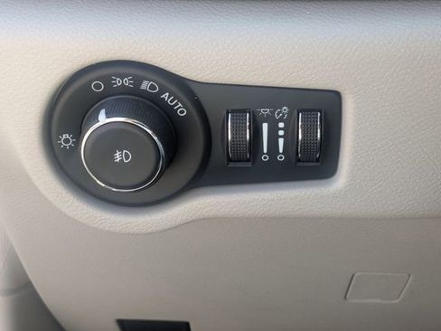 Used 2022 Chrysler Pacifica Touring-L image 16