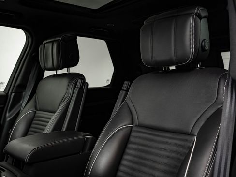 Certified 2024 Land Rover Discovery Metropolitan Edition image 21