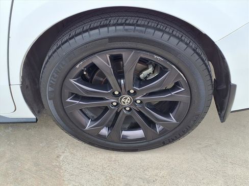 Used 2023 Toyota Sienna XSE image 8