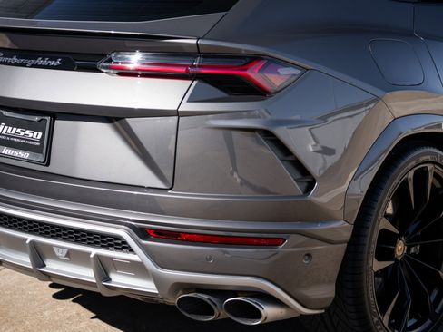 Used 2021 Lamborghini Urus image 38