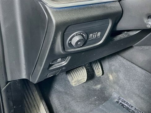 Used 2023 Jeep Grand Cherokee Overland w/ Adv Protech Group III AWD/4WD image 10