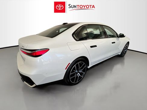 Used 2024 BMW 740i image 4