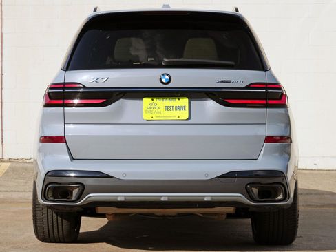 Used 2023 BMW X7 xDrive40i w/ M Sport Package AWD/4WD image 11