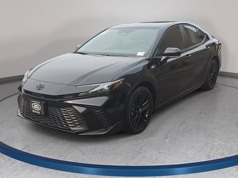 Used 2025 Toyota Camry SE AWD/4WD image 1