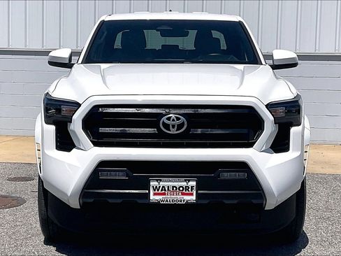 Used 2024 Toyota Tacoma SR5 AWD/4WD image 3