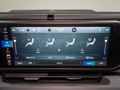 Used 2025 Jeep Wrangler Sahara image 17