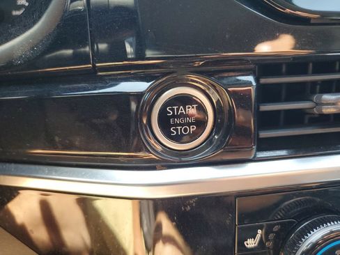Used 2022 Nissan Pathfinder SV AWD/4WD image 26