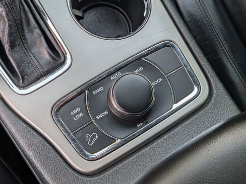 Used 2020 Jeep Grand Cherokee Limited AWD/4WD image 14