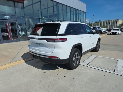 Used 2023 Jeep Grand Cherokee 4WD 4xe image 4