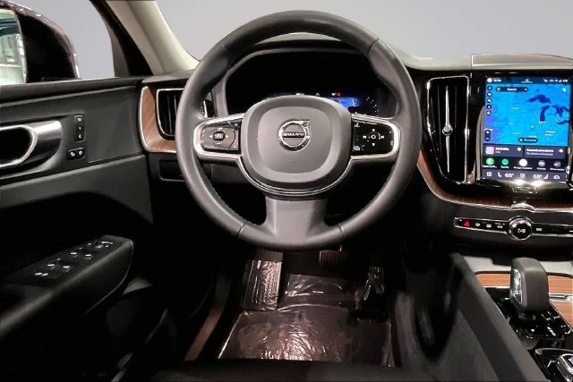 Used 2024 Volvo XC60 B5 Plus w/ Protection Package Premier AWD/4WD image 8