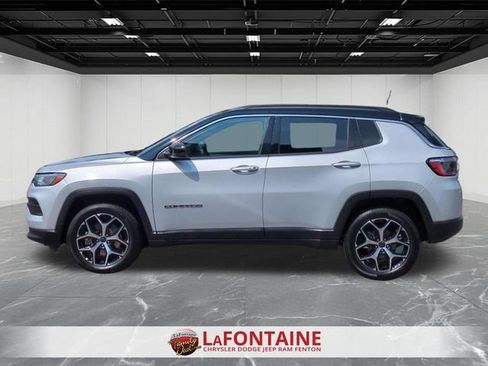 Used 2025 Jeep Compass Limited AWD/4WD image 2