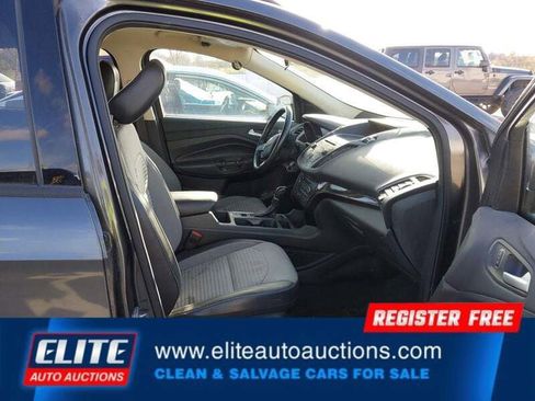 Used 2018 Ford Escape SE w/ SE Sport Appearance Package image 9