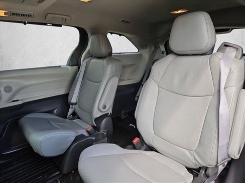 Used 2023 Toyota Sienna Limited AWD/4WD image 20