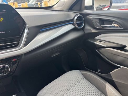 Used 2025 Chevrolet Trax LT image 34